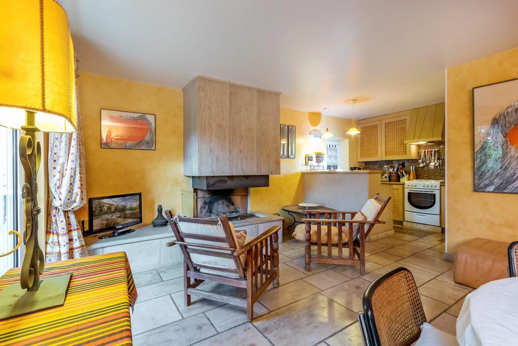 Lou Granos Bed & Breakfast Gordes Exterior photo